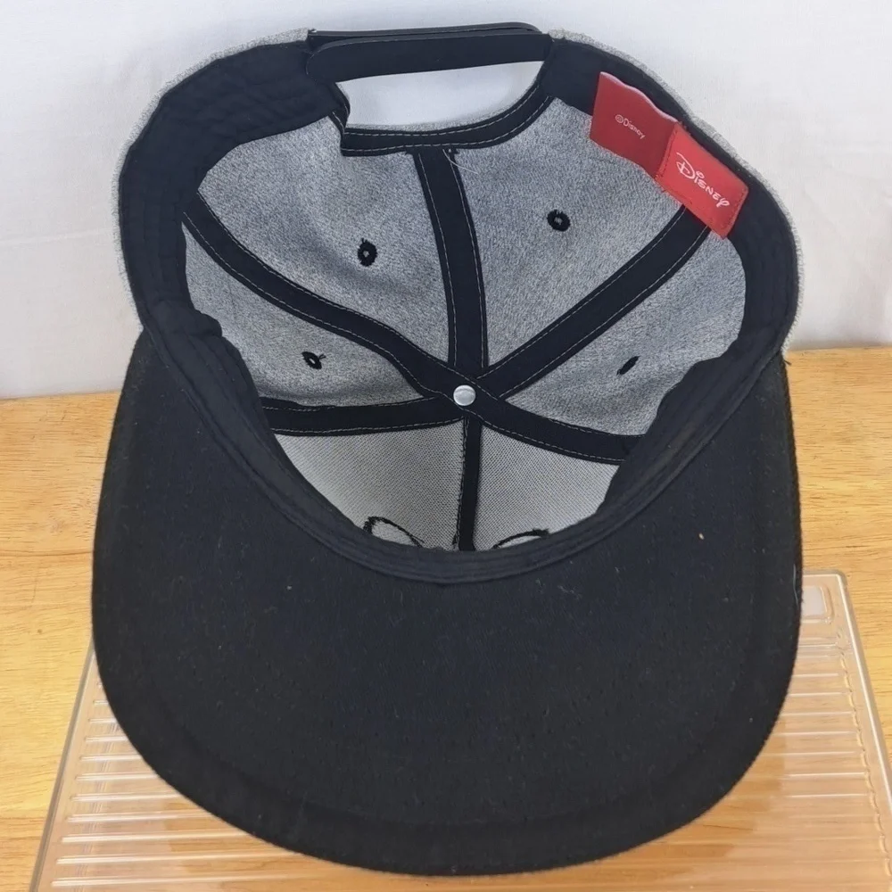 Disney's Mickey Mouse raised embroidered character gray & white snapback hat